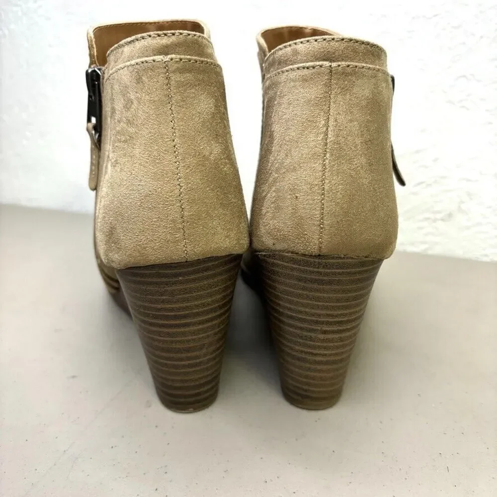 Time and Tru Tan Faux Suede Zip EUC High Wedge Ankle Bootie Size 10 M‎